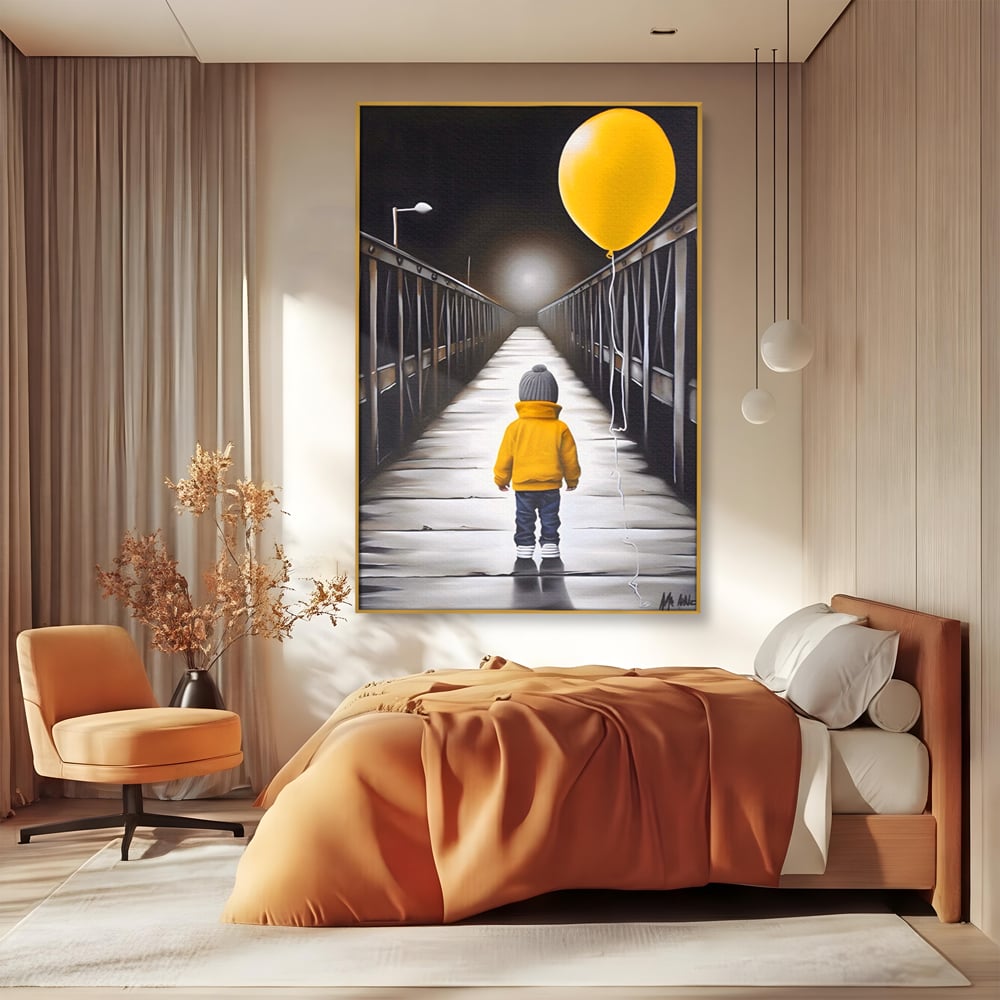Tablou canvas cu tablou canvas cu un copil si balon galben pe pod, in rama de aluminiu auriu, pe perete intr-un dormitor